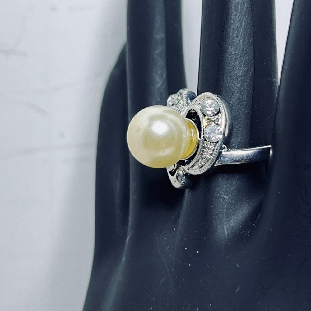 Silver Tone Ring With Faux Pearl & Rhinestone Accents Size 5 1/2 (R444) - Picture 4 of 7